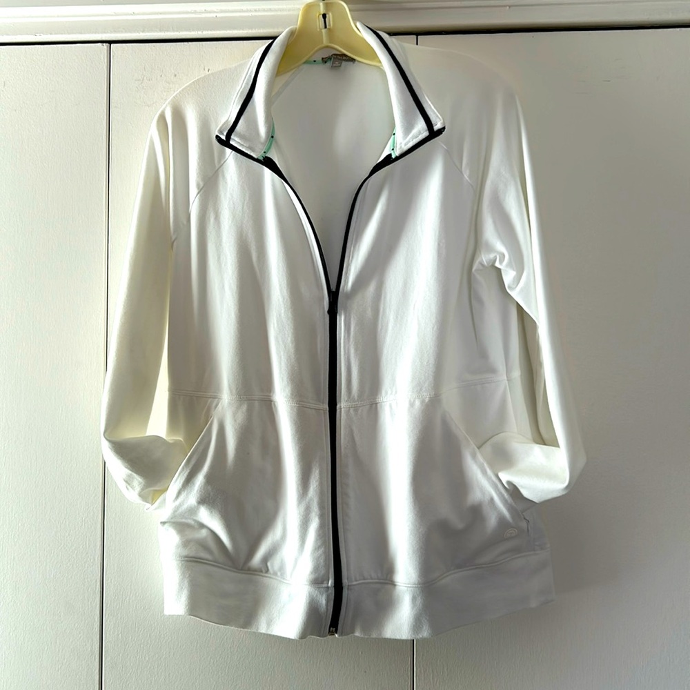 Sporty white athletic zip-up jacket with side zipper pockets. Size medium.
